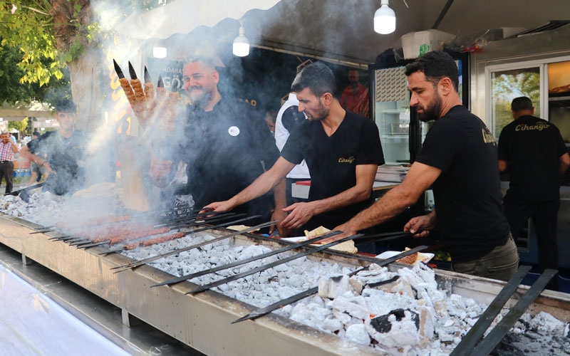 6. Uluslararası Adana Lezzet Festivali’nin mangal ateşi yakıldı