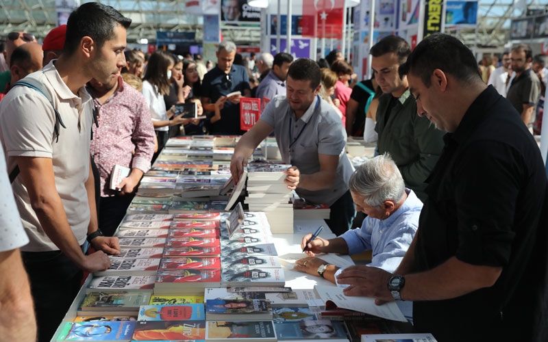 12. Antalya Kitap Fuarını 1 milyon 9 bin 678 kişi ziyaret etti