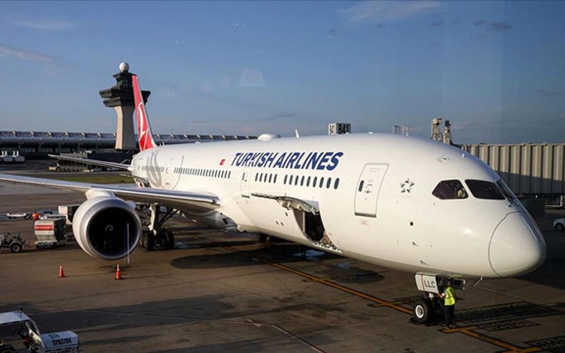 Yolcu rahatsızlandı THY uçağı Antalya'ya acil iniş yaptı