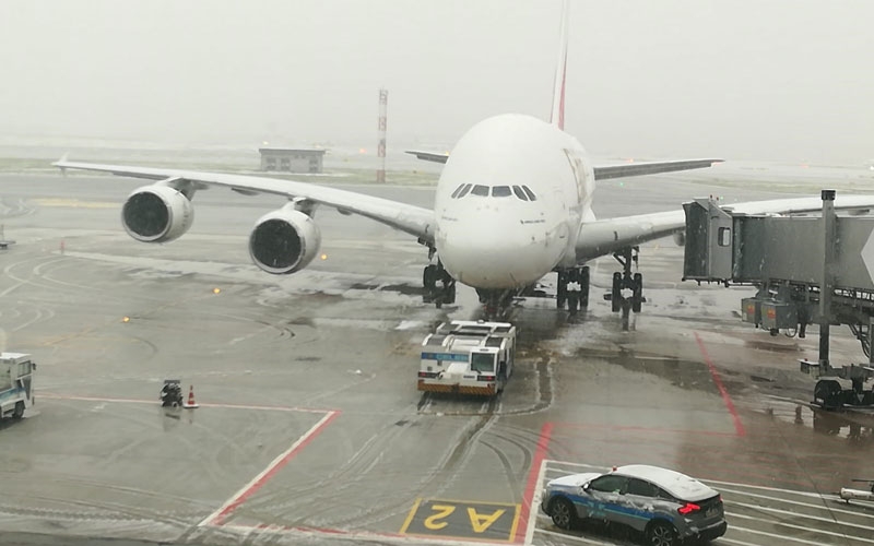 İstanbul havalimanı beyaza büründü