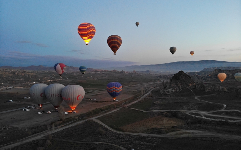Kapadokya'da 13 gün aradan sonra balonlar yeniden havalandı