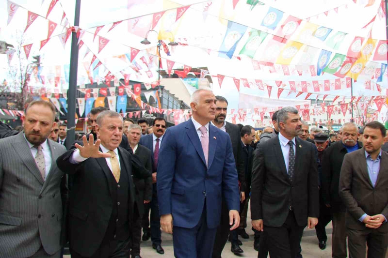 Bakan Ersoy: ''Türkiye turizmde rekorlar kıran bir ülke oldu''