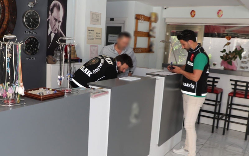 Antalya'da 50 ekip ve 110 personelle günübirlik kiralanan evlere denetim yapıldı 