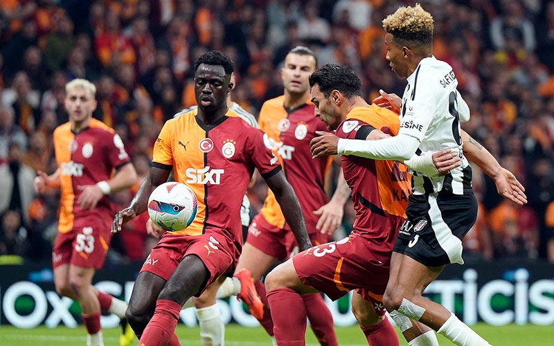 Derbide kazanan Galatasaray! Beşiktaş sezonun ilk yenilgisini yaşadı