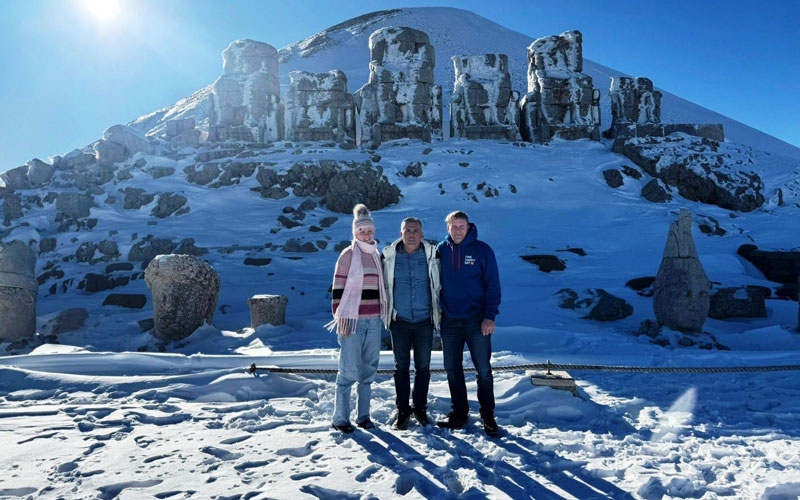 KARLAR ALTINDAKİ NEMRUT, TURİSTLERİ BÜYÜLÜYOR