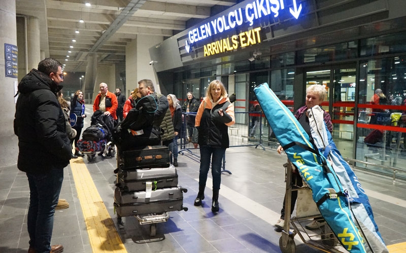 Çekya’dan da charter sefer ile 150 kişilik yabancı turist kafilesi, Kayseri’ye geldi