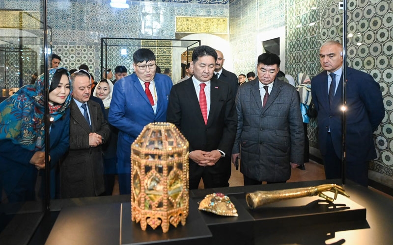 Kültür ve Turizm Bakanı Ersoy ve Moğolistan Cumhurbaşkanı Ukhnaa, Topkapı Sarayı ve Ayasofya Cami-i'ni ziyaret etti