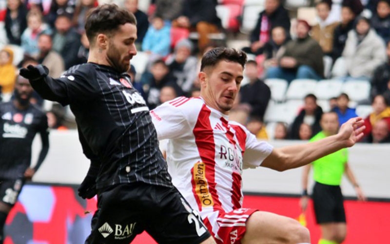Beşiktaş, Antalyaspor'a karşı Rafa'yla güldü