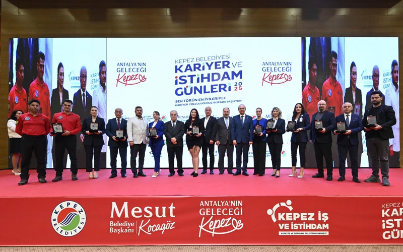 İş arayanlar Kepez‘in Kariyer ve İstihdam Günlerinde buluştu