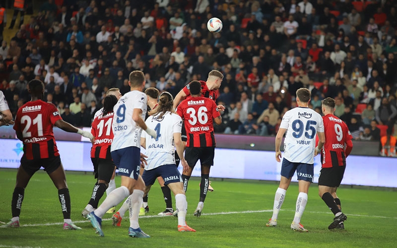  Fenerbahçe geriden gelerek kazandı!