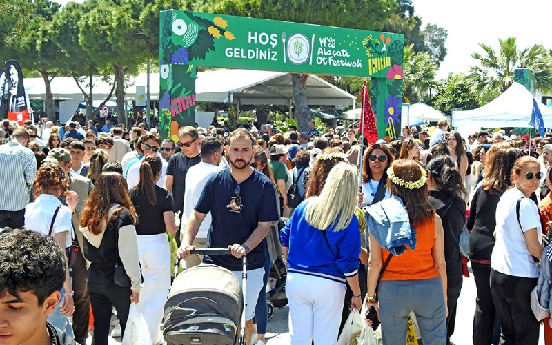 Alaçatı Ot Festivali, esnafın ve turizmcilerin yüzünü güldürdü
