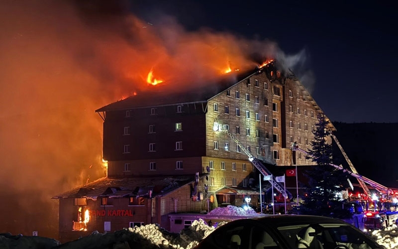 78 kişinin hayatını kaybettiği otel faciasında 81 ceset torbası kullanılmış