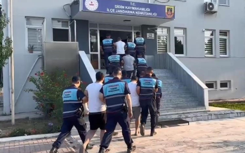Tur otobüsüne saldıran beş şüpheli tutuklandı