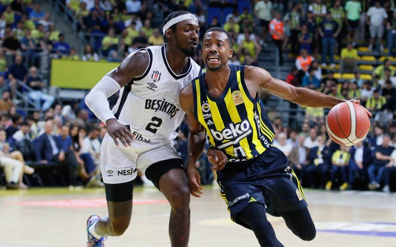 Fenerbahçe, final serisinde 2-0 öne geçti