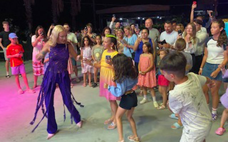 Alexandra Stan, J’adore Deluxe Hotel’de Unutulmaz Bir Konser Verdi