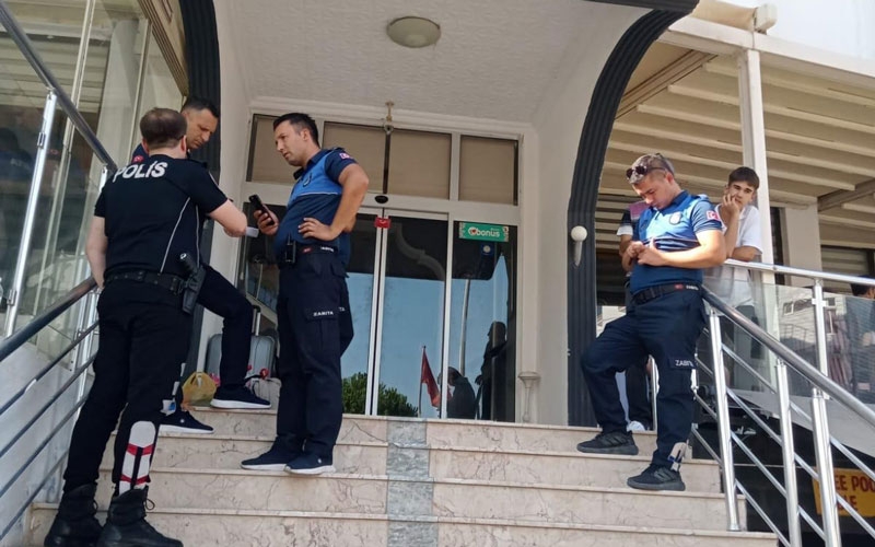Ruhsatsız oteli mühürledi