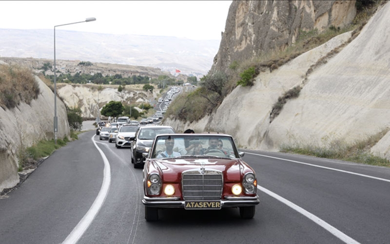 Ürgüp’te 500 klasik otomobilin rüzgarı esti