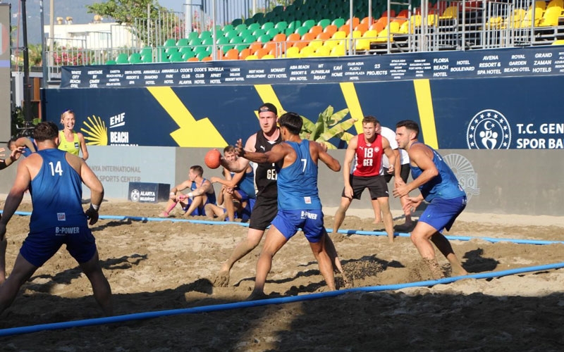 EHF Avrupa Plaj Hentbolu Şampiyonası Alanya'da devam ediyor