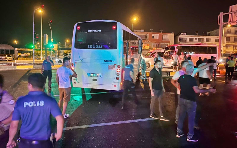 Antalya'da otel servisleri çarpıştı: 6 kişi yaralandı