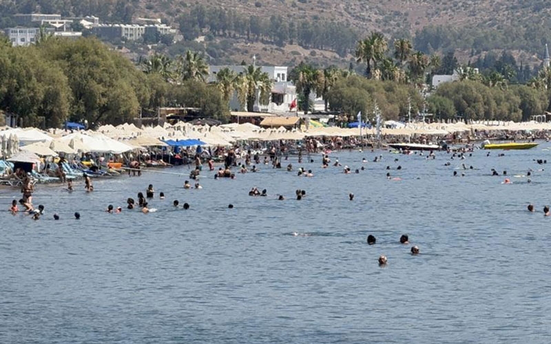 Bodrum’da termometreler şaştı, sahillerde iğne atsan yere düşmedi