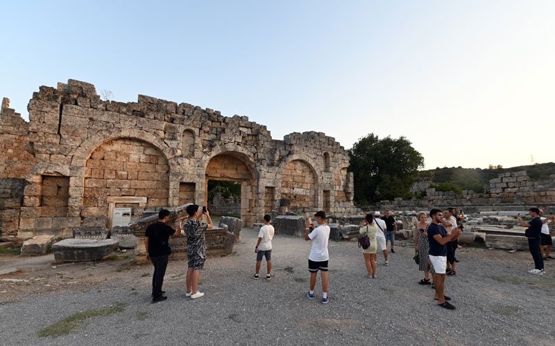 Antalya tüm zamanların günlük turist rekorunu kırdı