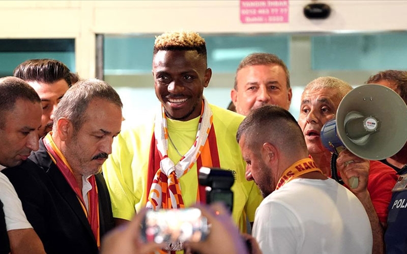 Victor Osimhen'i, İstanbul’da binlerce taraftar karşıladı