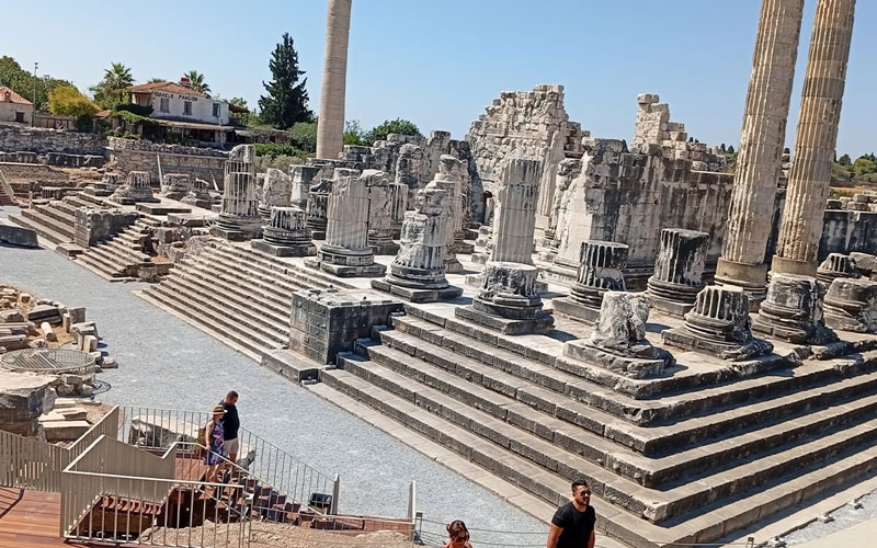 Dünyanın ilk kehanet merkezi Apollon Tapınağı, ziyarete açıldı