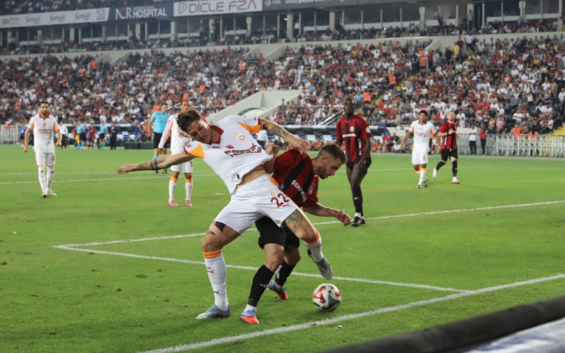 Son şampiyon Galatasaray sezona 3 golle başladı