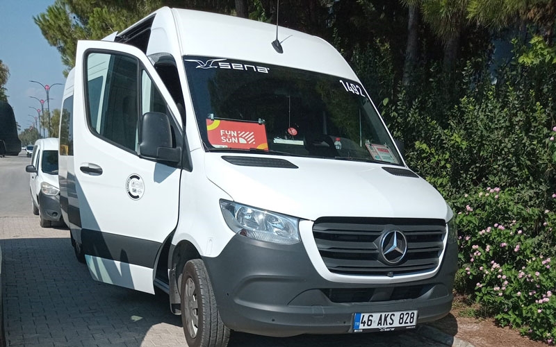Antalya’da tur minibüsü şoförü aracında ölü bulundu