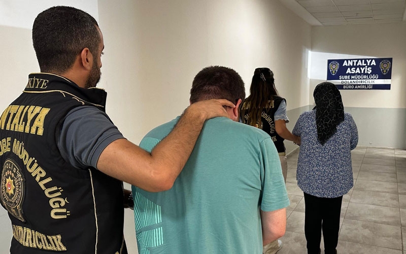 Antalya’da vize ve tatil vaadiyle 651 bin lira dolandırdılar: 1 kişi tutuklandı