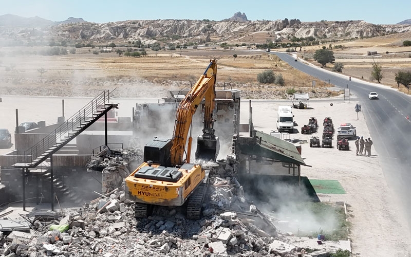 Kapadokya'da kaçak otel ve restoran yıkıldı