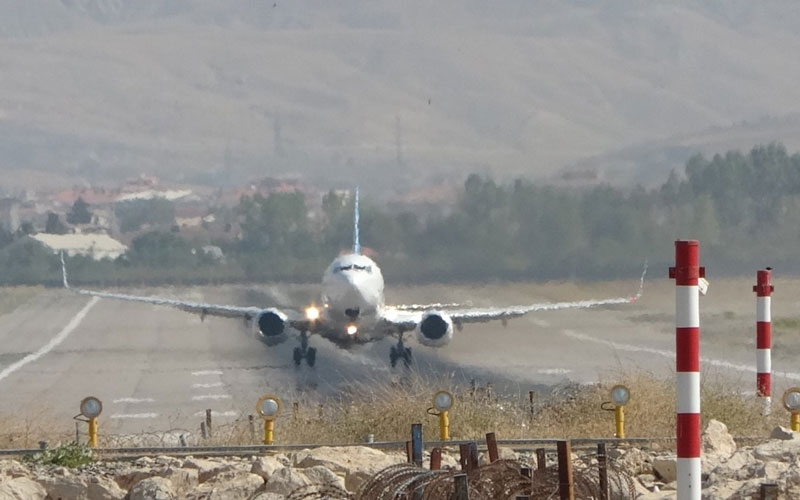 Van Ferit Melen Havalimanı 3 aylık bakıma alındı: Uçaklar son kez piste indi