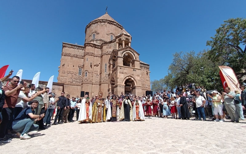 Akdamar Kilisesi'nde Ermeni ayininin bu yıl 13'üncüsü yapıldı