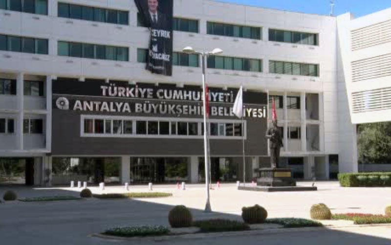 Antalya'da rüşvet soruşturmasında otel sahibi de göz altına alındı