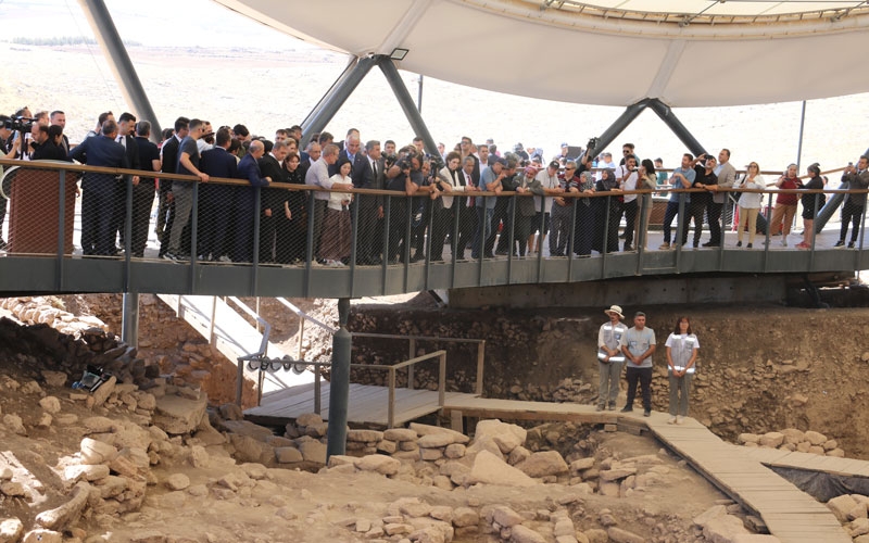 Bakan Ersoy, ''Göbeklitepe’deki kazılarda insan heykeli keşfedildi''