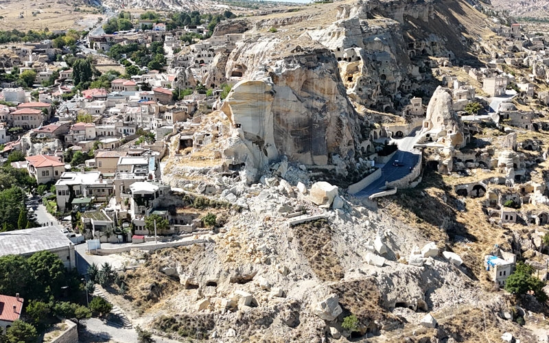 Kapadokya'da  kaya parçaları koptu, oteldeki 19 kişi tahliye edildi
