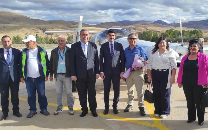 Türkiye’nin ilk ilçe havaalanına 84 yıl sonra uçak indi