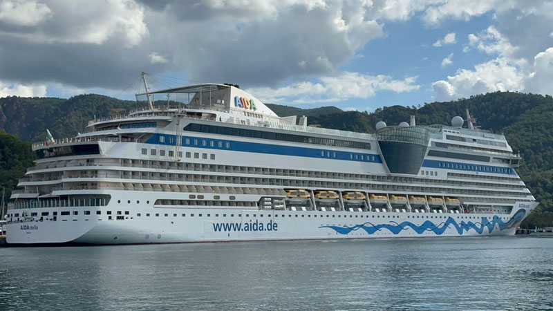 İtalya bayraklı dev kruvaziyer Marmaris'e 2 bin 500 yolcusuyla geldi