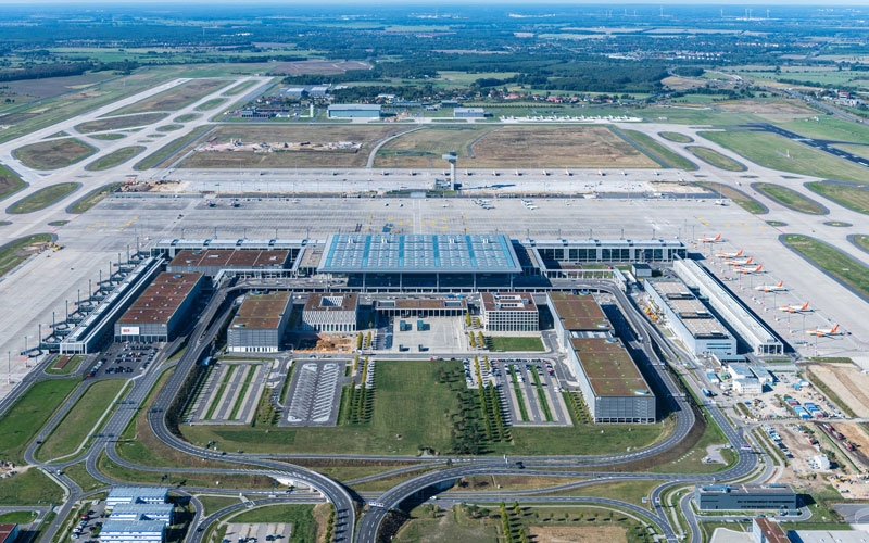  Brandenburg Havalimanı semalarında şüpheli dronların görülmesi üzerine uçuşlar yaklaşık 2 saat süreyle askıya alındı