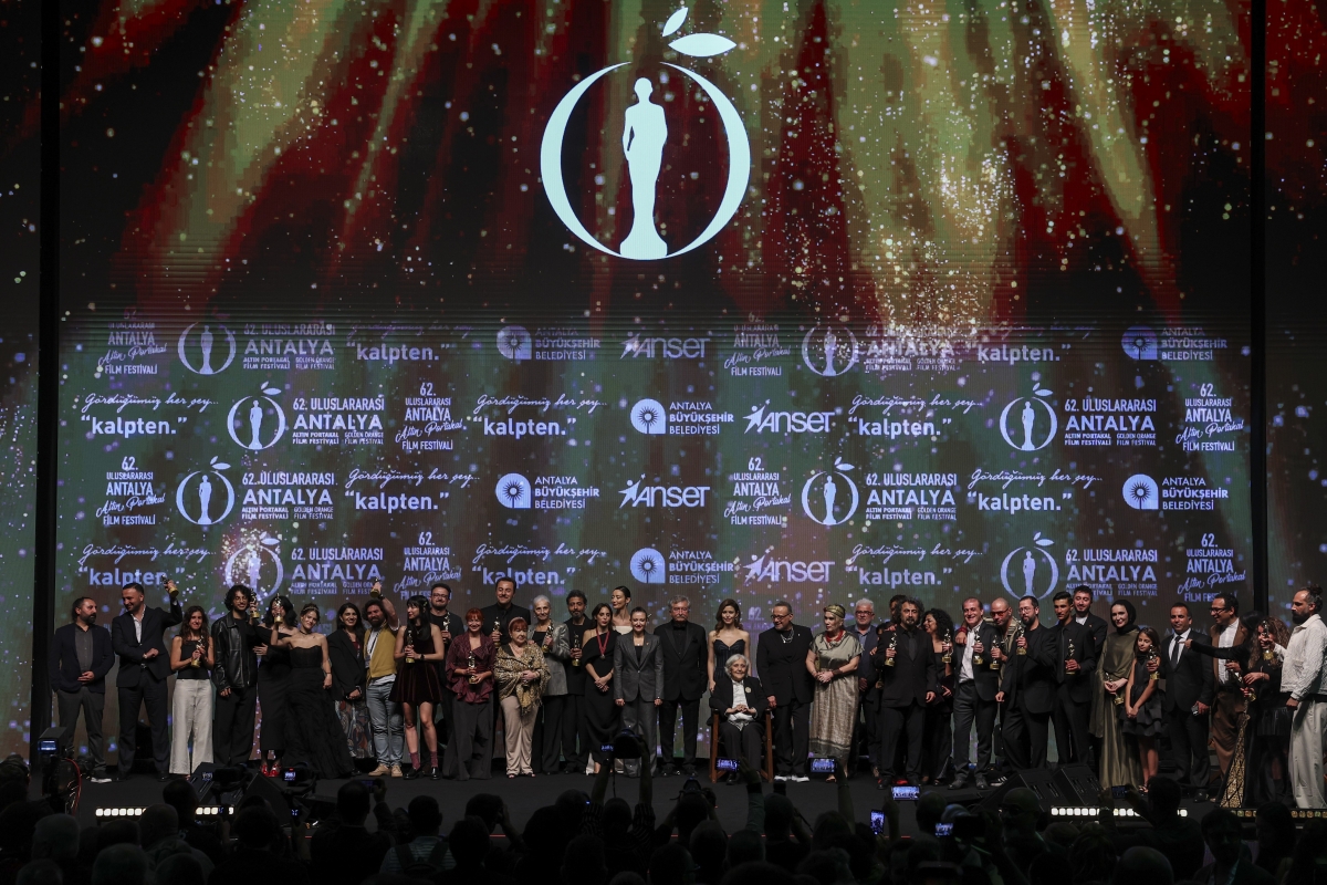 62. Altın Portakal'a ‘Tavşan İmparatorluğu' 7 ödülle damga vurdu