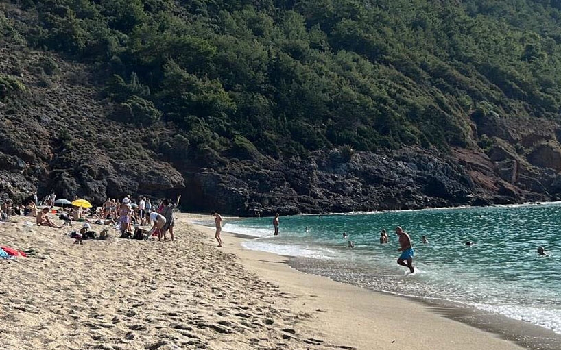 Alanya'da Kasım ayında deniz keyfi yaşanıyor