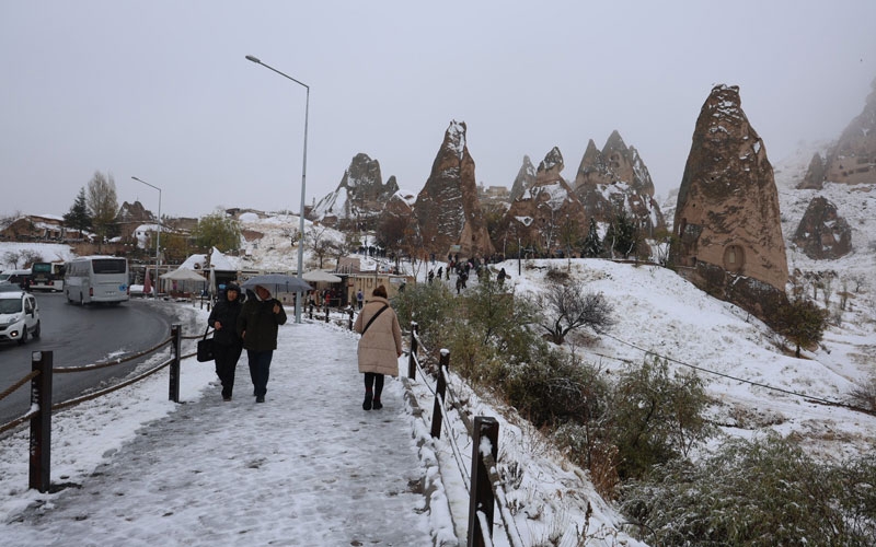 Kapadokya'ya kar yağdı
