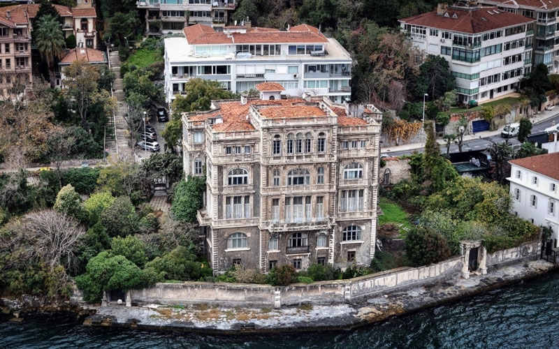 Paha biçilemeyen milyarlık Zeki Paşa Yalısı yeni sahibini bekliyor