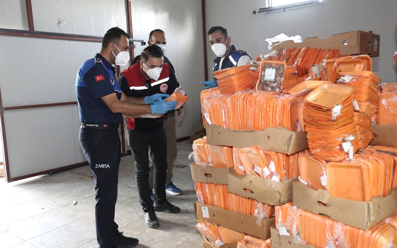 Antalya'da tarihi geçmiş 25 ton tavuk ele geçirildi, 2 işletme mühürlendi