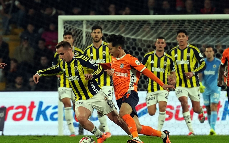 Zirve yolunda kritik kayıp! Fenerbahçe, Başakşehir'de 2 puan bıraktı
