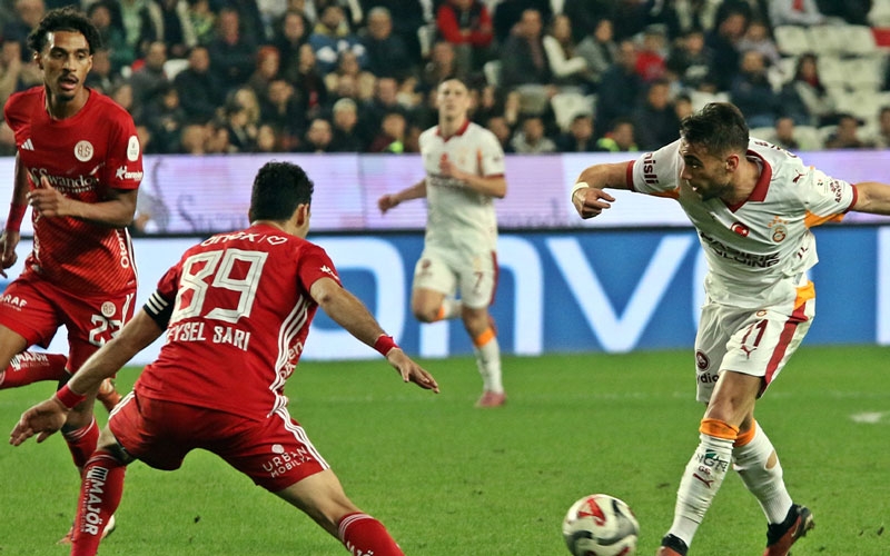 Galatasaray, Antalyaspor'u rahat geçti