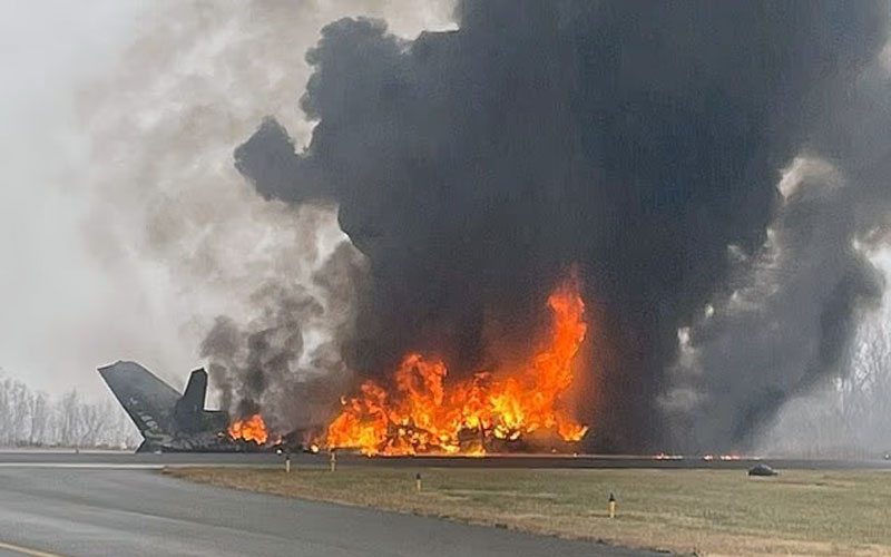 Havaalanına iniş yapan özel jet düştü