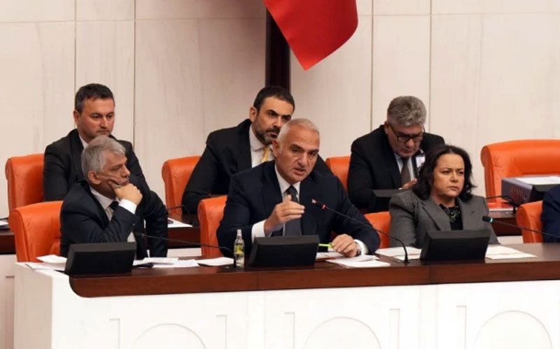 Bakan Ersoy: ''Kendi firmam da otel zincirleri de teşvik almıyor''