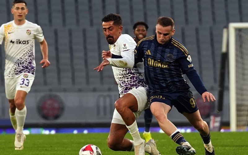 Fenerbahçe maç fazlasıyla liderliğe yükseldi