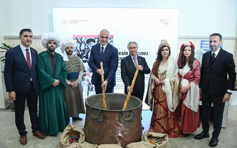 Kültür ve Turizm Bakanı Ersoy, Ankara’da Mesir Macunu kardı